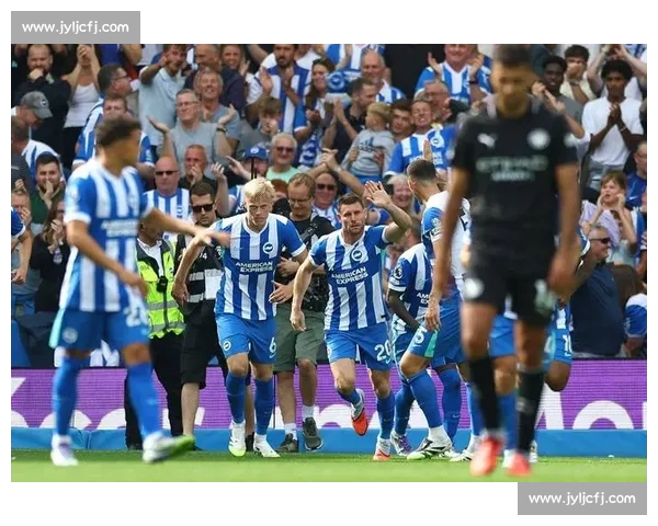 内维尔锐评英超：利物浦似当年曼联，曼城引援质量下滑